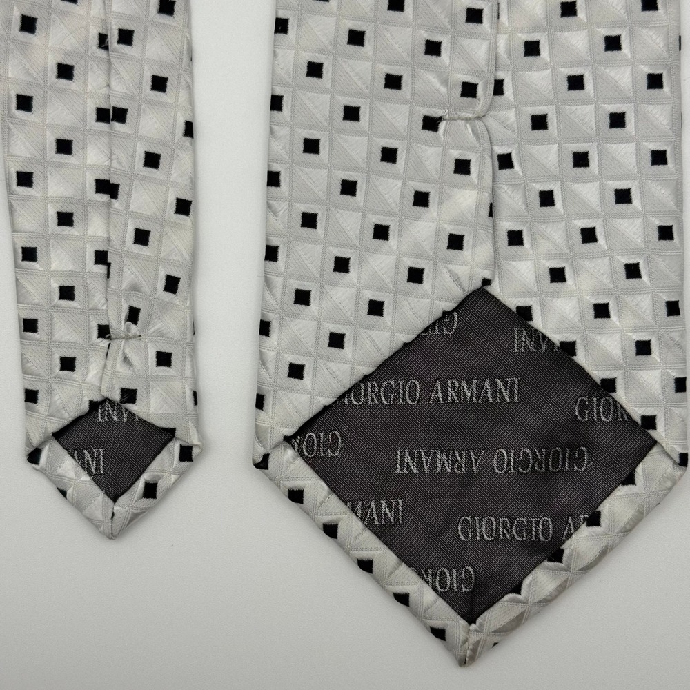 Giorgio Armani 100% Silk Tie |‎ Made in Italy | Silver Geometric Luxury Designer - Picture 4 of 5